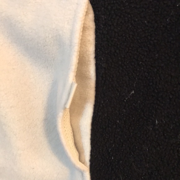 Catalina ladies ivory & black vest.Zip front with two side pockets. - Picture 4 of 5